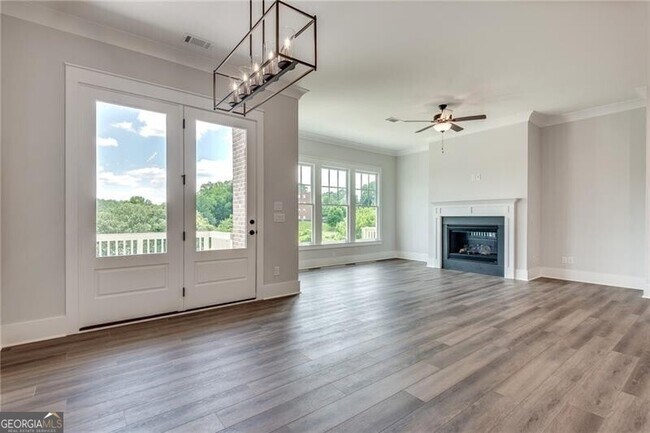Building Photo - 425 Maplewood Dr