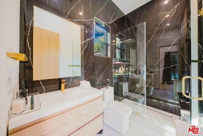 Building Photo - 5141 Varna Ave