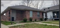 Building Photo - 1725 Lakeshore Dr