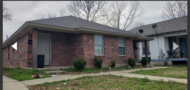 Primary Photo - 1725 Lakeshore Dr