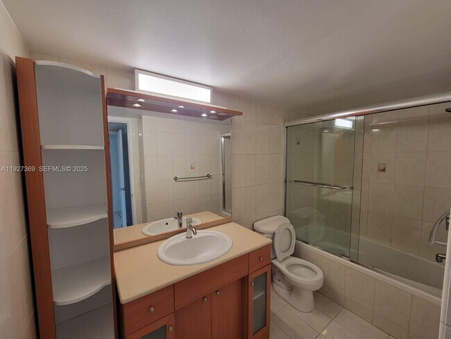 Building Photo - 18151 NE 31st Ct