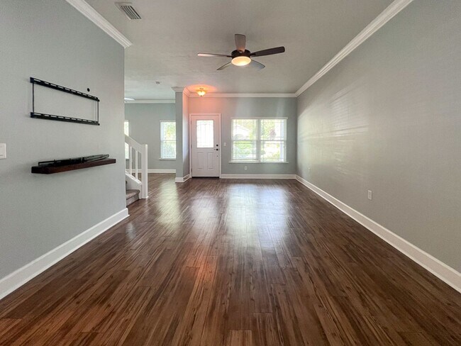 Building Photo - 3BR/2.5BA Townhouse in Sorrento - availabl...