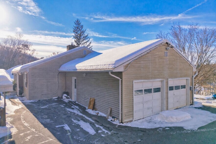 Building Photo - 41 Trout Brook Dr