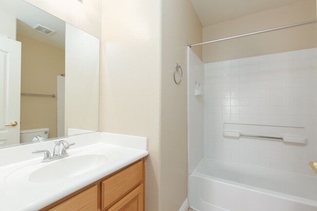 Building Photo - LARGE 3 BED, 2.5 BATH TOWNHOME IN GATED ALIANTE POOL COMMUNITY