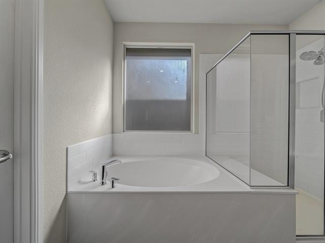 Building Photo - 2305 Coyote Way