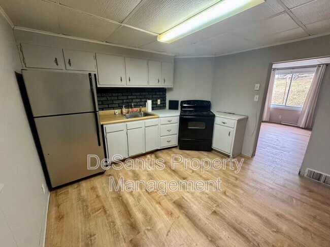 Building Photo - 474 Spang Ave