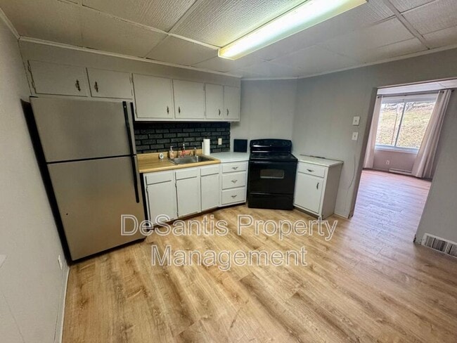 Building Photo - 474 Stang Ave