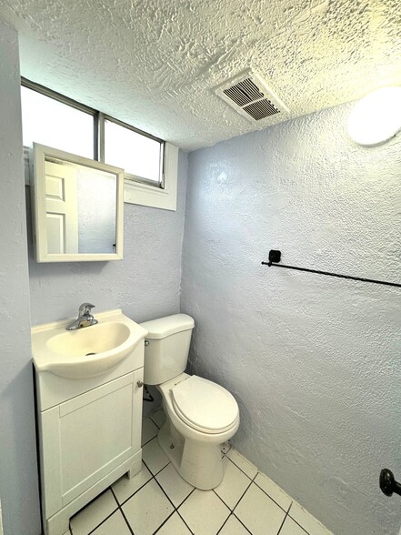 Building Photo - 828 E 100 S