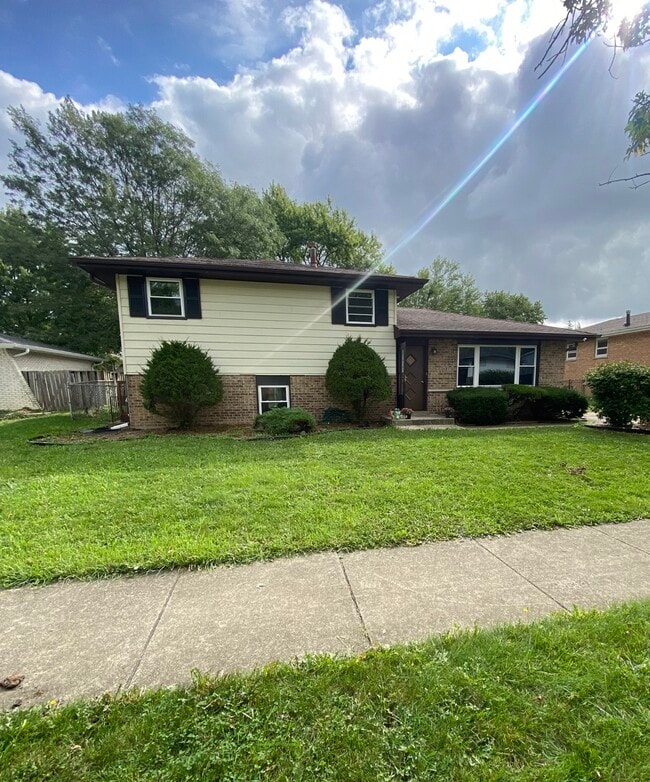 Building Photo - 20025 Brook Ave