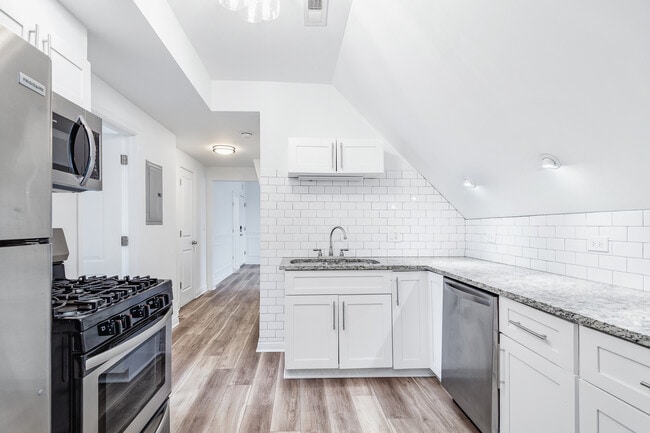 Building Photo - 2634 N Lawndale Ave