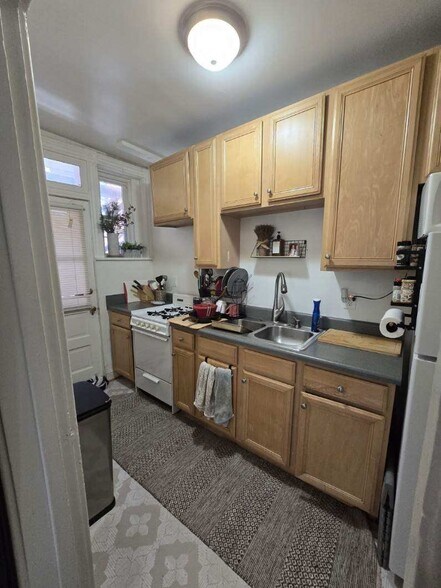 Building Photo - 3125 Hanover Ave