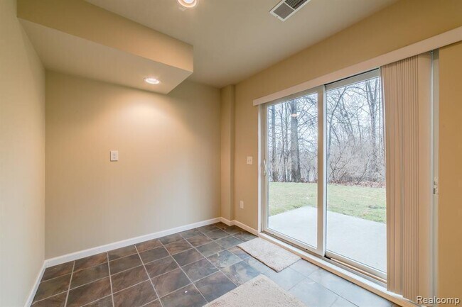 Building Photo - 324 Stratford Ln