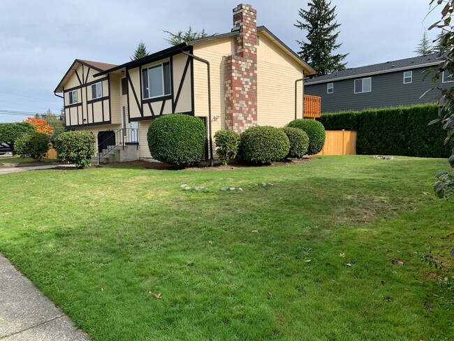 Building Photo - 3 Bedroom 2.5 Bath Lynnwood/Bothell Home N...