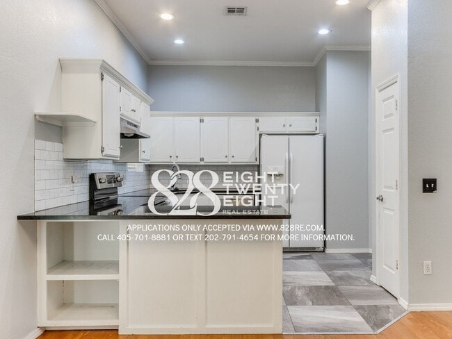 Building Photo - *COMING JANUARY 2026* Beautiful 3 Bed/2 Bath Single Family Home in West Norman's Cambridge Addition!