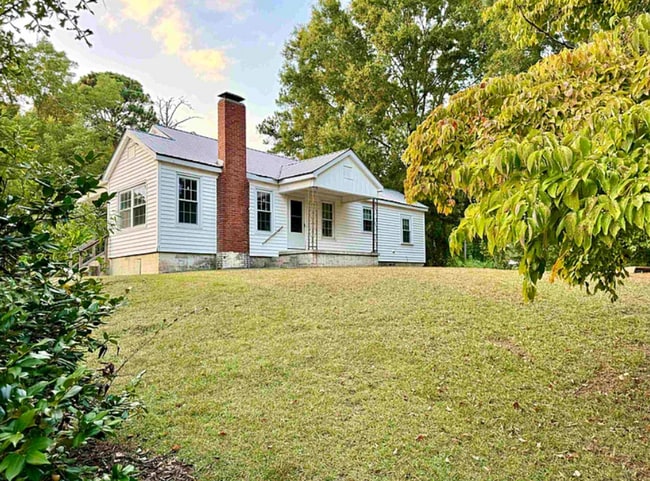Building Photo - 813 Cedar Springs Rd