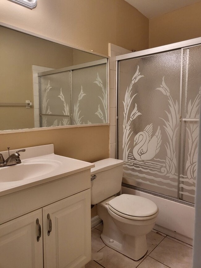 Building Photo - Fruitville & Tuttle area