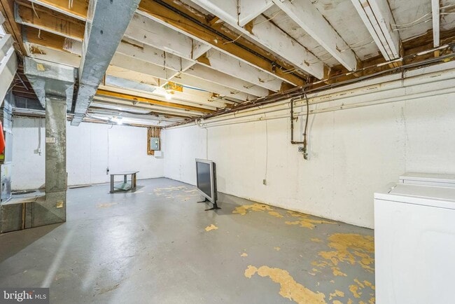 Building Photo - 1423 E Baltimore St