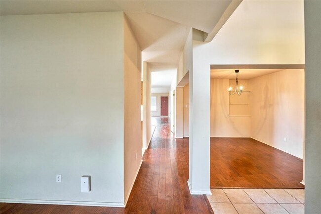 Building Photo - 2712 Settlement Dr