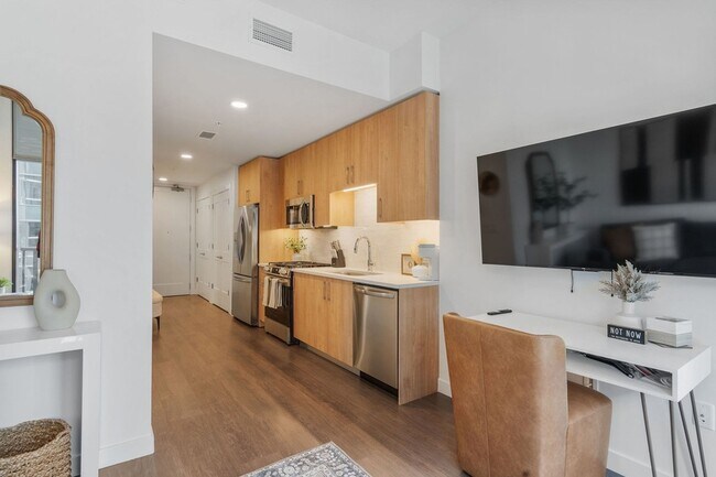 Building Photo - 1212 Demonbreun St