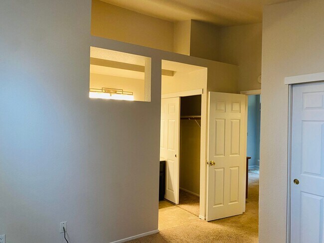 Building Photo - Open Floor Plan, 3 Bed, 2 Bath Home