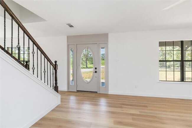 Building Photo - 209 Pope Bend S