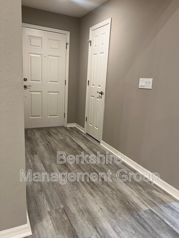 Building Photo - 1136 Brook Meadow Dr