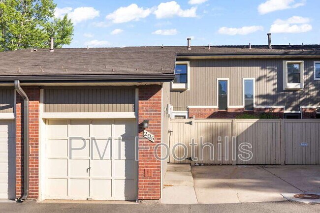 Building Photo - 206 S Holman Way