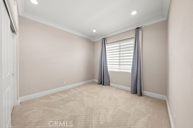 Building Photo - 6 Petria