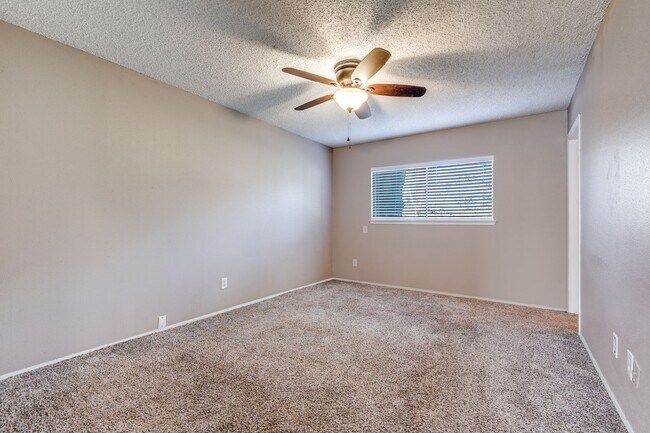 Building Photo - 3-BEDROOM HOME IN PIPERS MEADOW