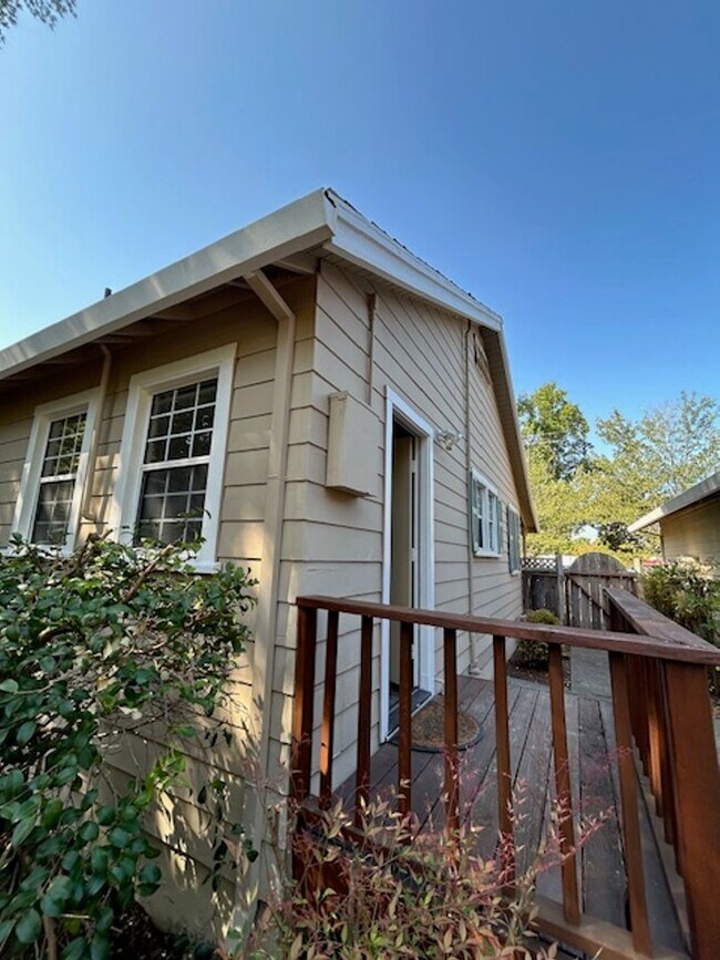 Building Photo - 2280 Summerfield Rd