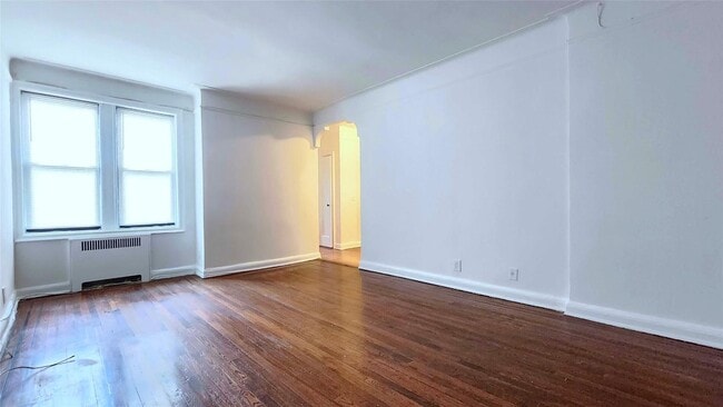 Building Photo - 167-10 Crocheron Ave