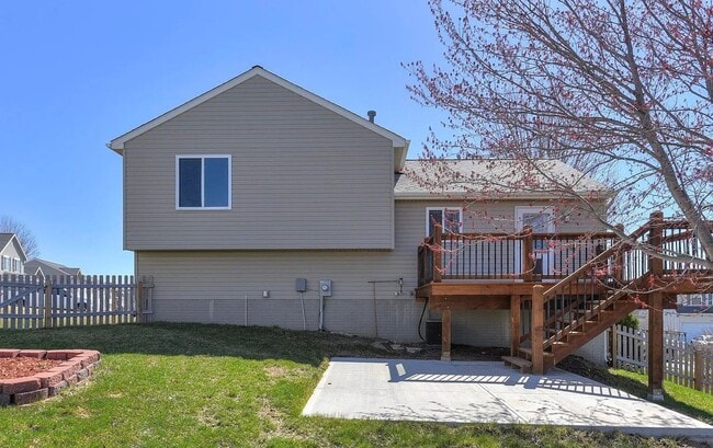 Building Photo - 15304 Bondesson St