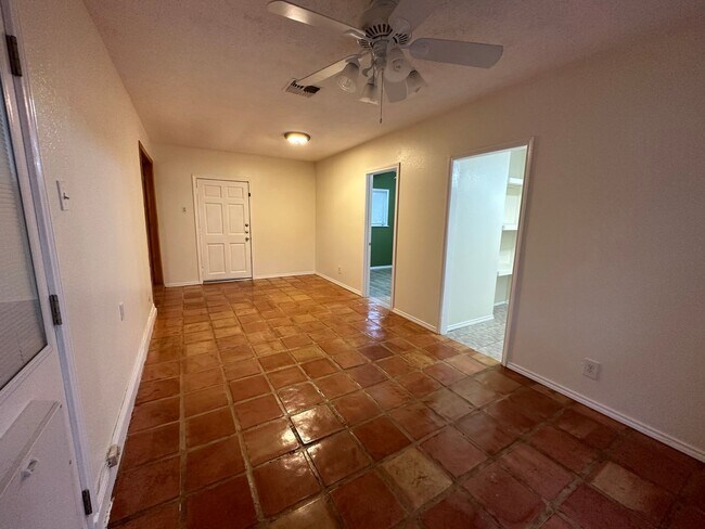 Building Photo - 606 Wilshire - 4/Bed 2/Bath
