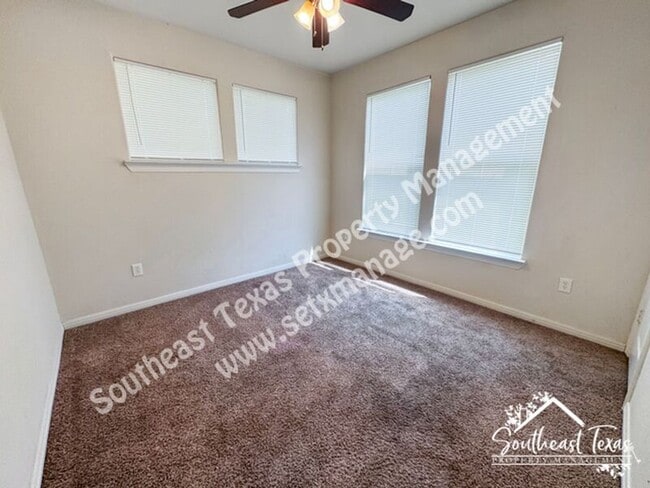 Building Photo - 820 Stilwell Blvd
