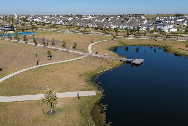 Building Photo - "Charming 2-Bed, 2-Bath Retreat with 1,327 Sq Ft of Comfort in Elgin, TX!"