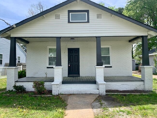 Building Photo - Beautifully Updated 2BD/1BA Home