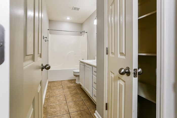 Building Photo - 13300 Edmington Cove