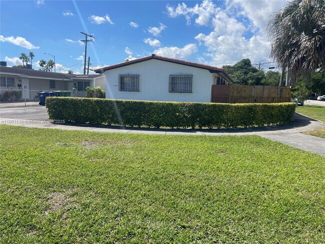 Building Photo - 3960 SW 68th Ave