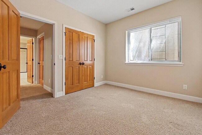 Building Photo - Cherry Creek Townhouse for rent!