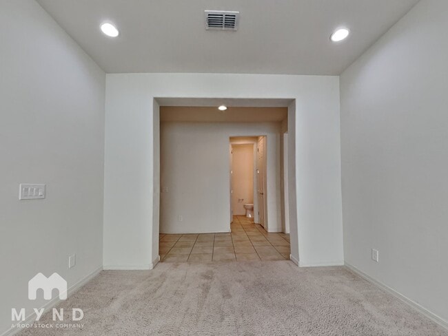 Building Photo - 8756 W Rancho Dr