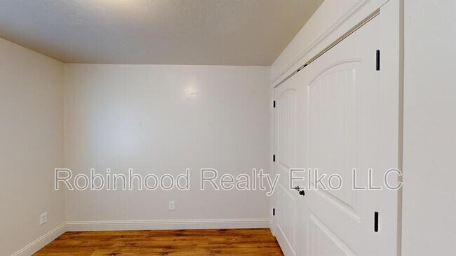 Building Photo - 279 Country Club Pkwy