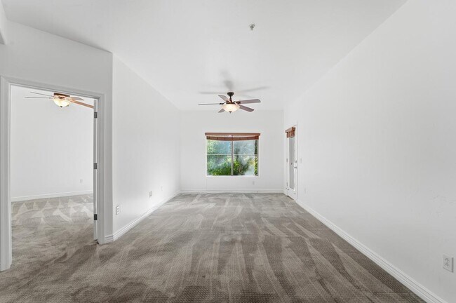 Building Photo - 5450 E Deer Valley Dr