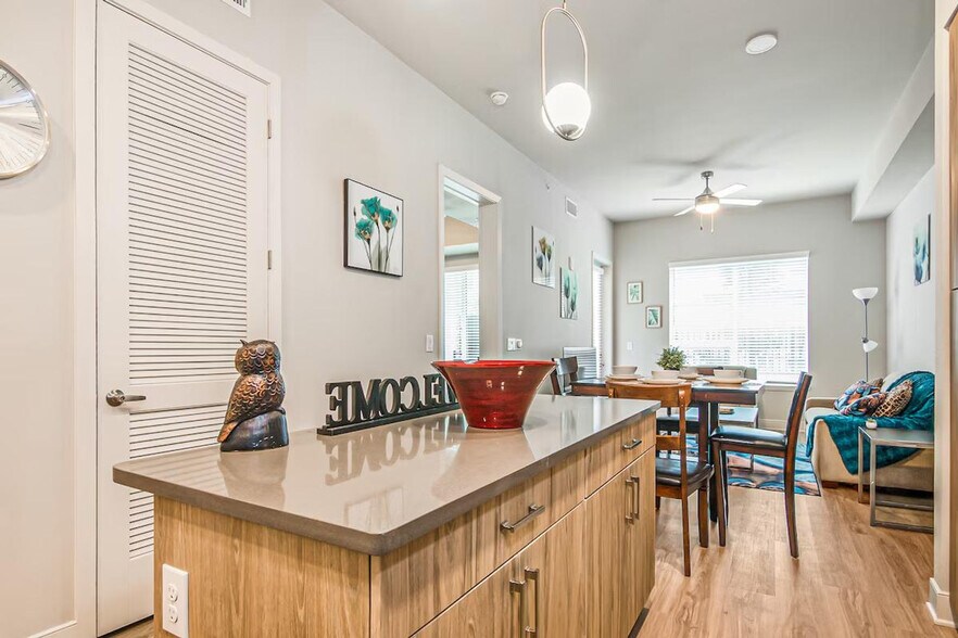 Building Photo - 950 Leeland St