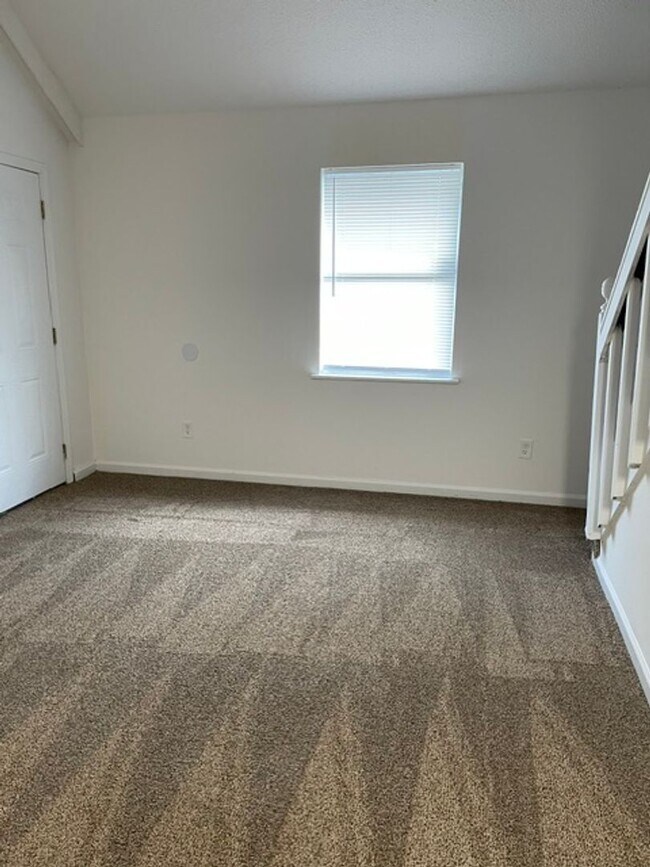Building Photo - 1505-1507 Rustic Dr