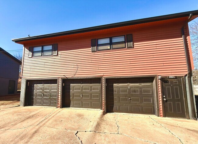 Building Photo - MOVE-IN SPECIAL: Beautiful  2BD 1BA, Stand-Alone Apartment in Historic Crown Heights!!!