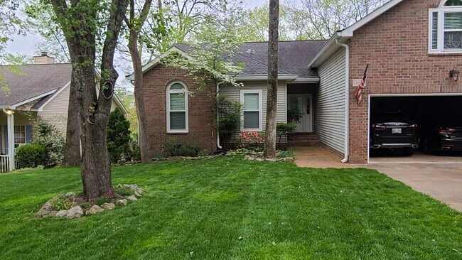 Building Photo - 905 S Woodstone Ln
