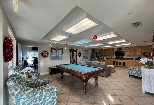 Building Photo - 2400 Grandiflora Blvd