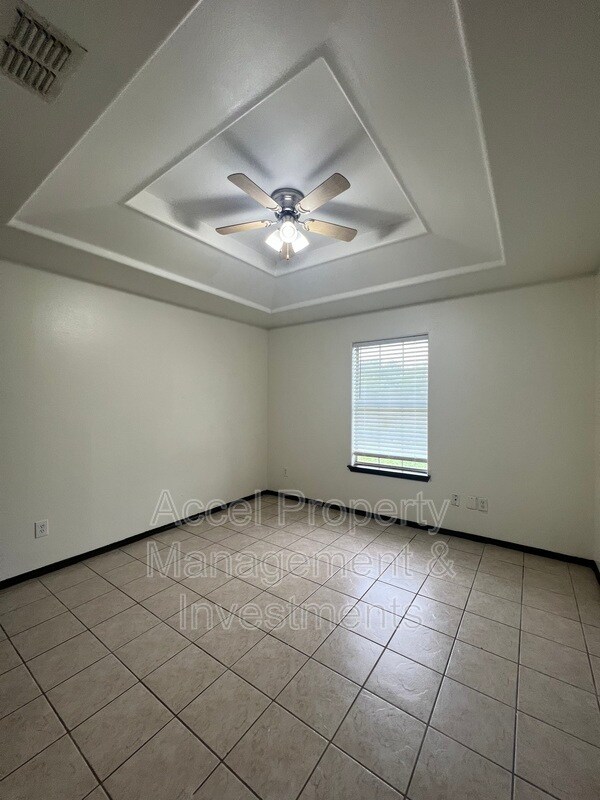 Building Photo - 2516 Jeffery Dr