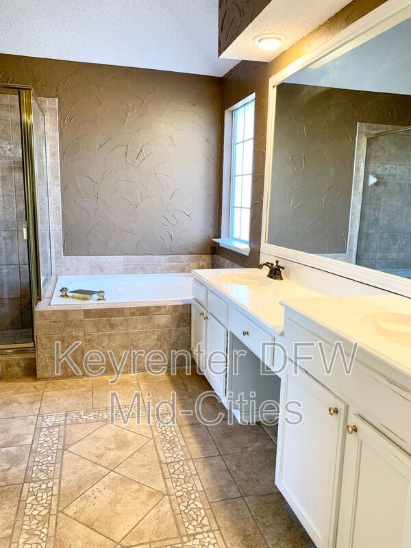 Building Photo - 8702 Saddlehorn Dr