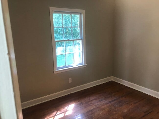 Building Photo - 3024-3026 Amity Garden Duplex